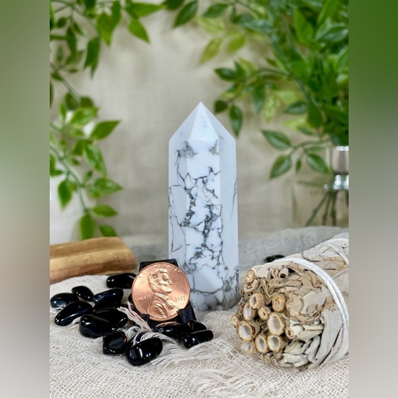 2172 Howlite Crystal Point - Picture 11 of 12